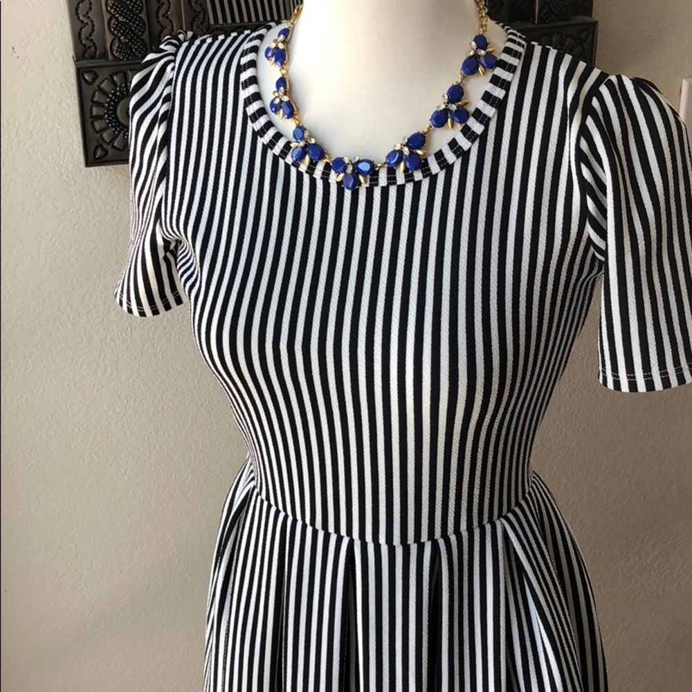 Lularoe Amelia Black & White stripes, XS. 🦄 print